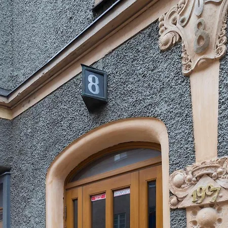 Huoneisto 2ndhomes Stylish Studio In The Middle Of The City Center