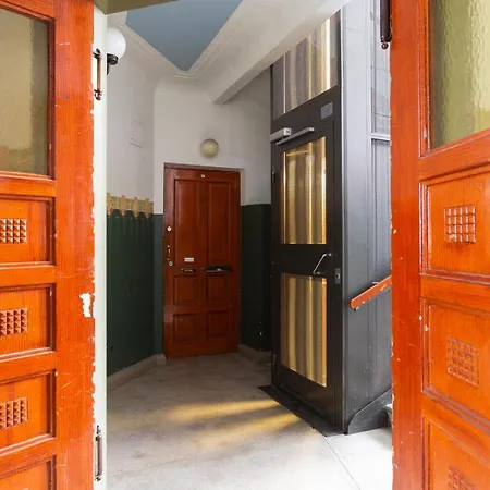 2ndhomes Stylish Studio In The Middle Of The City Center